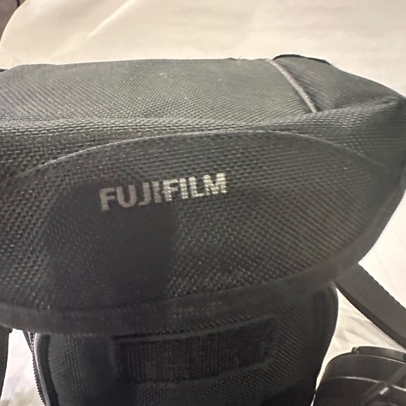 Fuji FinePix S3300 ~ 14 Megapixel Digital Camera w Wide Angle 26X Optical Zoom - Picture 5 of 8